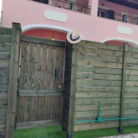 Mariu Mini With Garden شقة