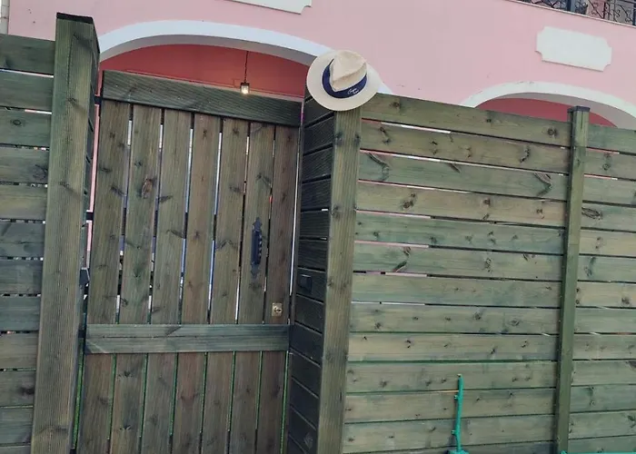 Mariu Mini With Garden شقة